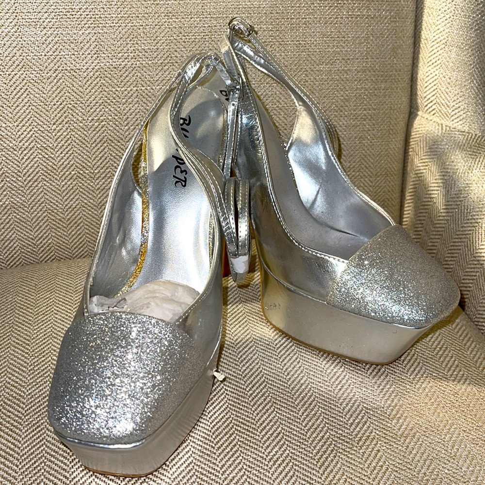 Silver bombshells